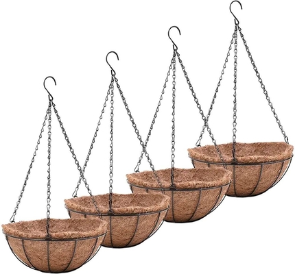 Planteiras de coco penduradas ao ar livre, cestas de arame metálico com coco liner
