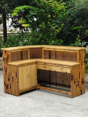 Porta exterior interna de Tiki Bars With Cabinet And da praia do partido