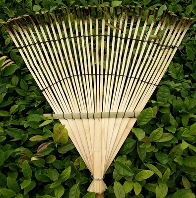 Ancinho de bambu feito a mão 1.40m 12 dentes para a lavagem seca e o jardim das folhas que limpam ancinhos de jardim naturais