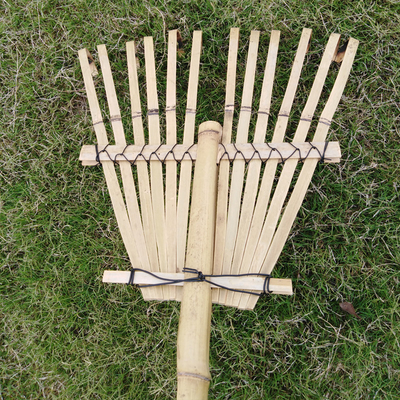 O gramado de bambu de pouco peso do jardim do ancinho de Gress monta rapidamente o ancinho 32cm da folha