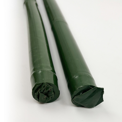 O plástico revestiu o bambu cru natural Polos para apoios das estacas da planta das árvores dos tomates