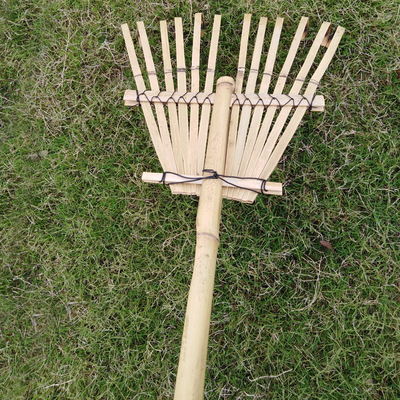 Fábrica de vendas quentes Jardim de bambu Rake Ferramenta de fazenda de bambu Quadro de folhas colecionador Jardim de folhas de raquetes